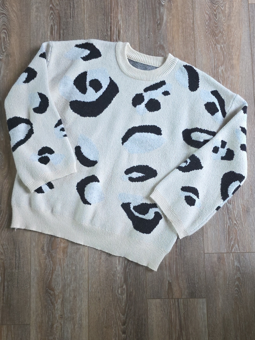 Animal Print Crewneck Sweater - Ivory/Black/Gray Sz Large